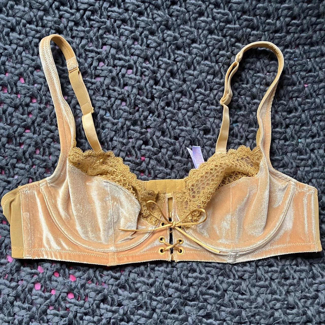 Bnwt Savage X Fenty 40C Velvet Vixen Lace-up Unlined... - Depop