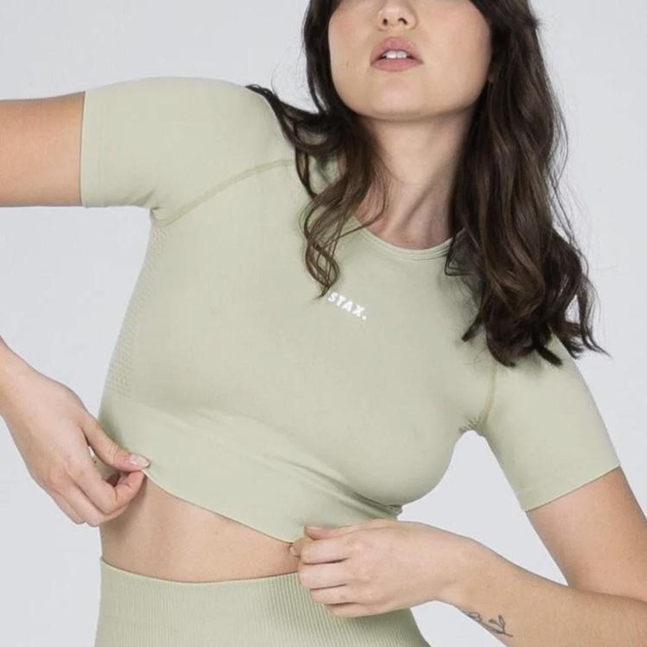 PREMIUM SEAMLESS V6 CROPPED TEE IN GREEN - Depop