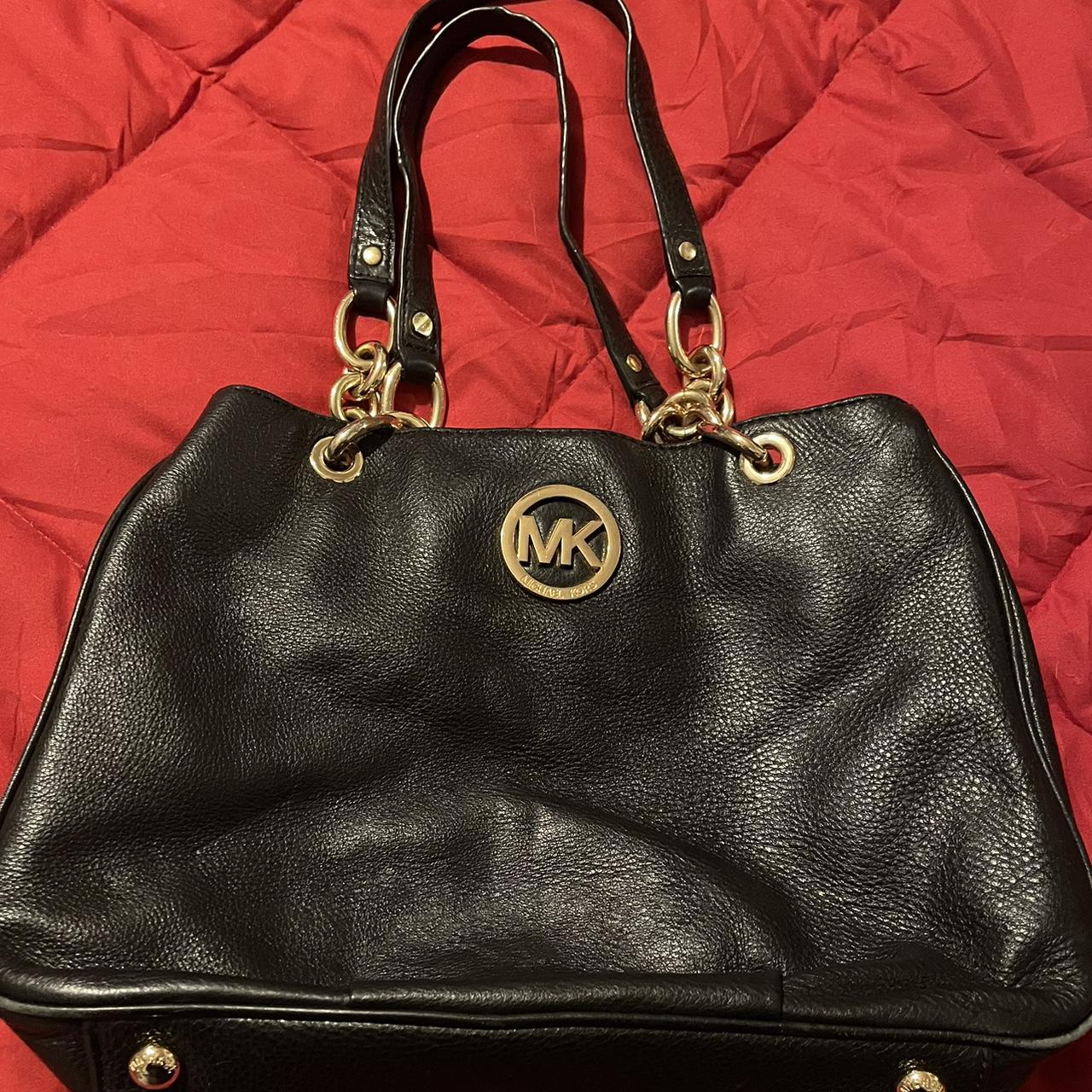 Michael Kors bag in a lilac color! Is in good - Depop