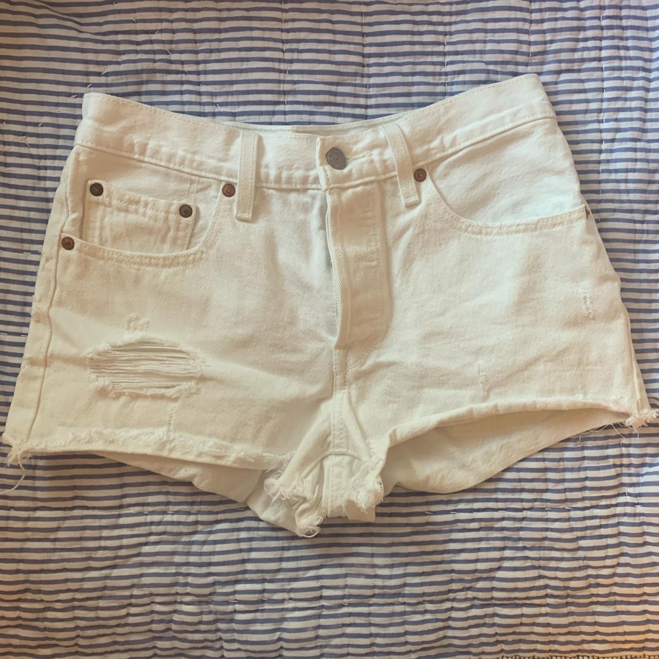 Levi S Women S White Shorts Depop   P0 