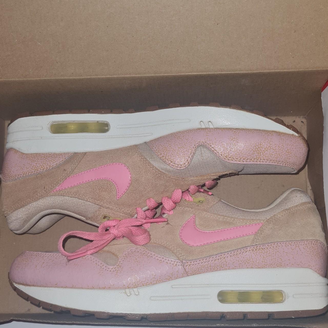 air7c nike pink