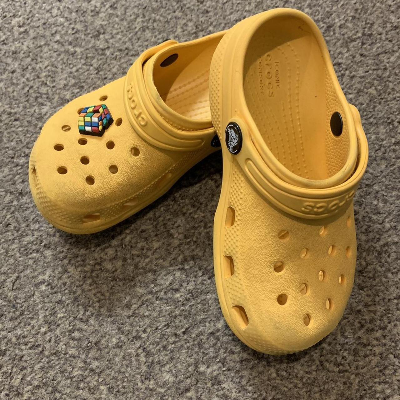 Mustard store yellow crocs