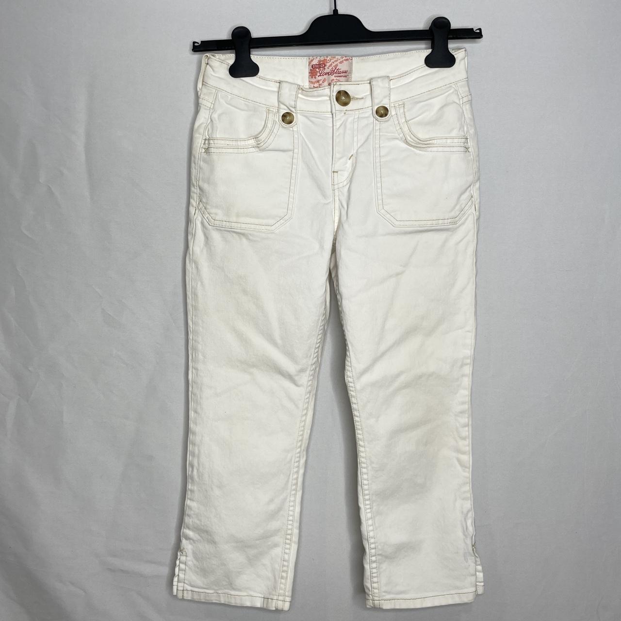 White levi deals capri jeans