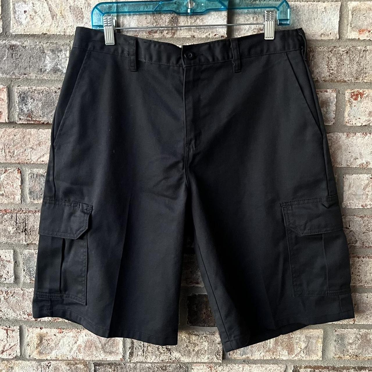 🍒💣 Dickies black cargo work shorts. Men’s size 32”... - Depop