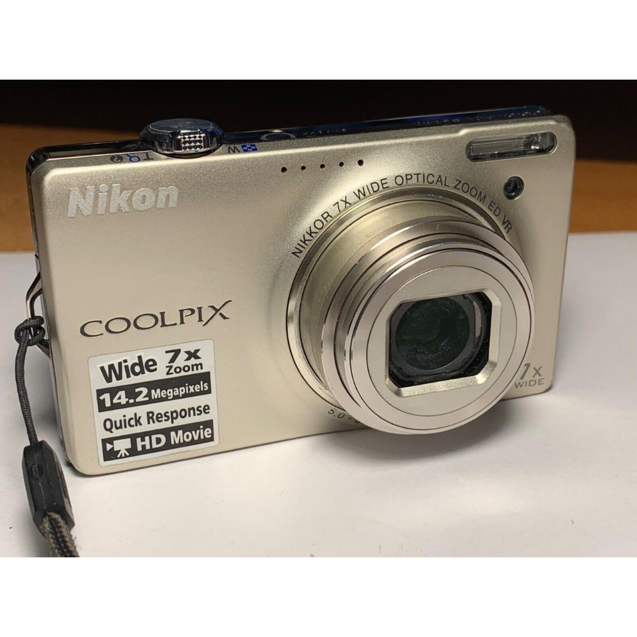 Nikon COOLPIX hotsell S6000 14.2MP CAMERA with ACCESSORIES