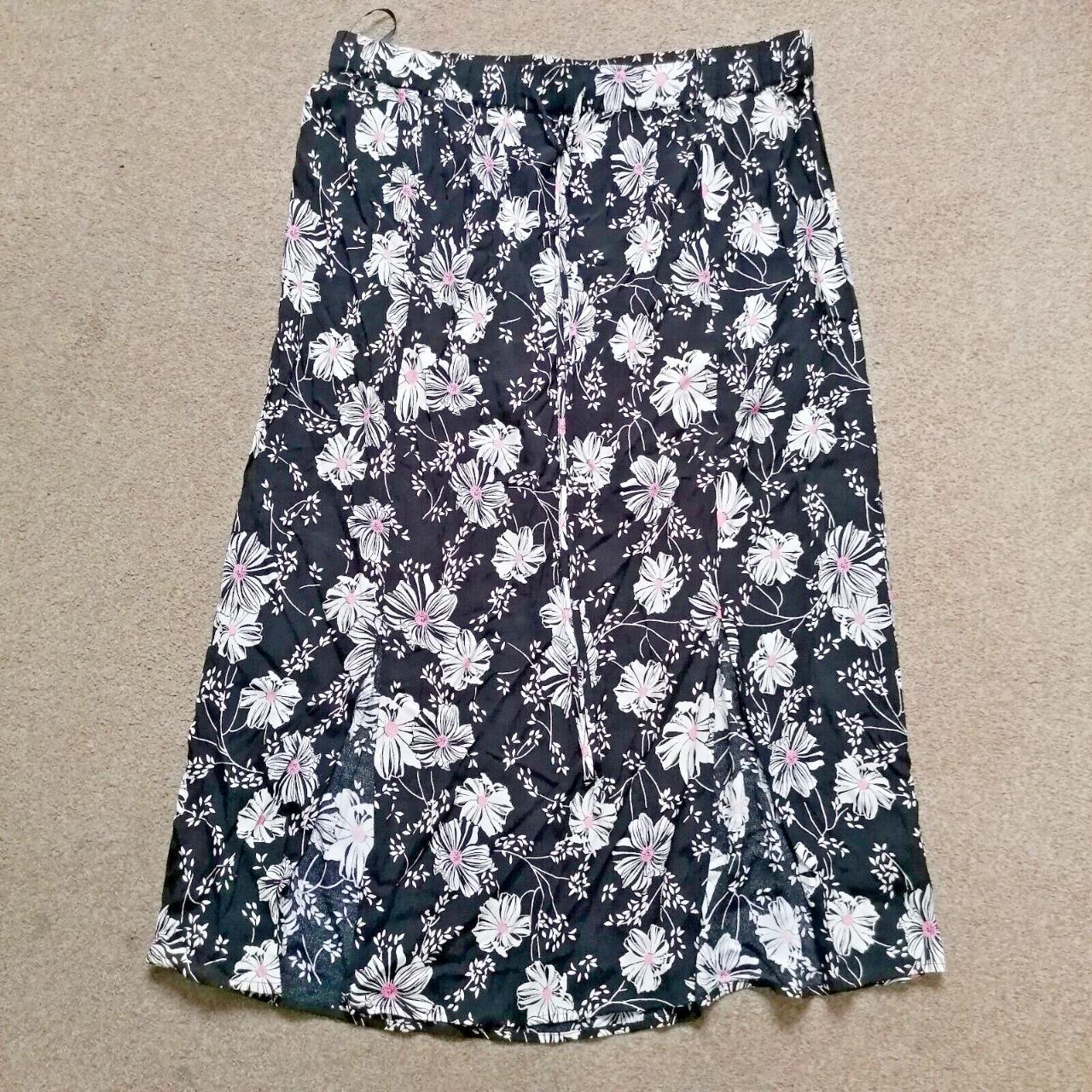 Marks & Spencer Women's Black Skirt | Depop