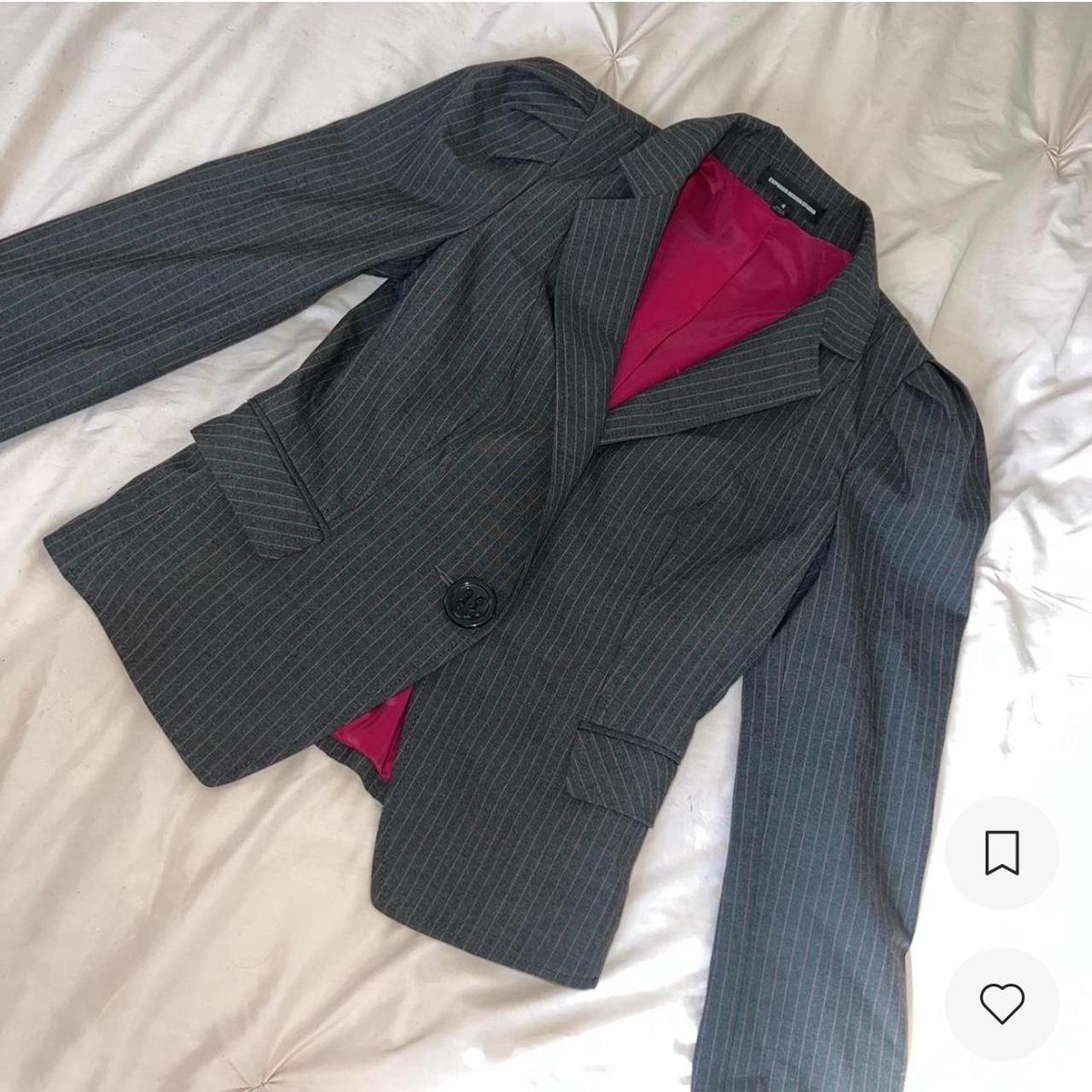 8 SALE Y2k blazer Gray and pink pinstripe blazer... Depop