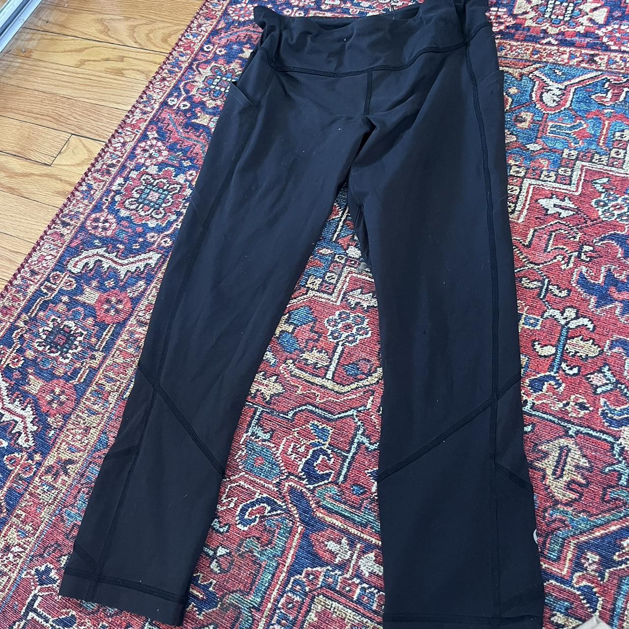 Lululemon capri leggings in size 6, black with blue - Depop
