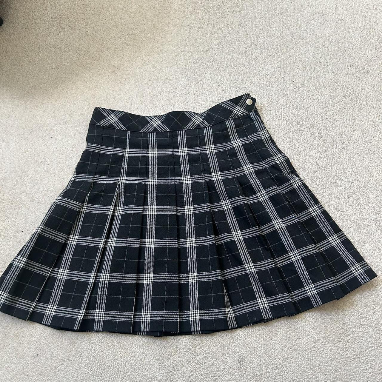 Black and white plaid pleated skirt H M size