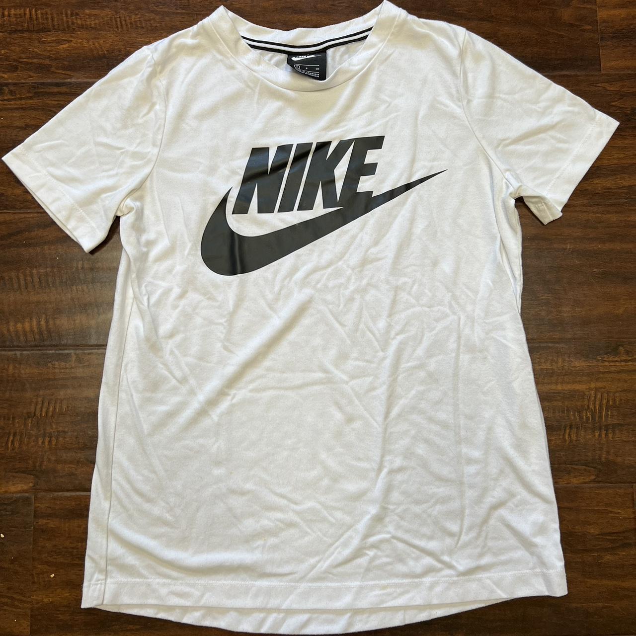 Nike plain black and white t shirt. Size small - Depop