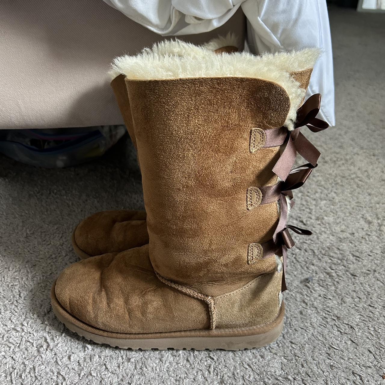 Bailey bow Uggs Kids size but fits a women’s size 6 Depop