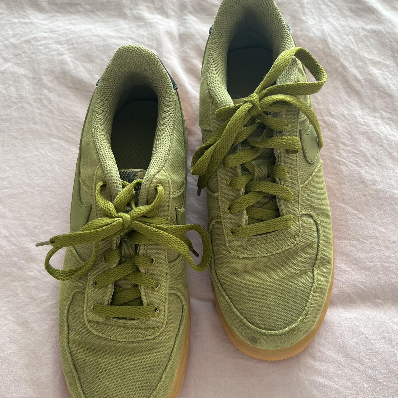 khaki green trainers nike