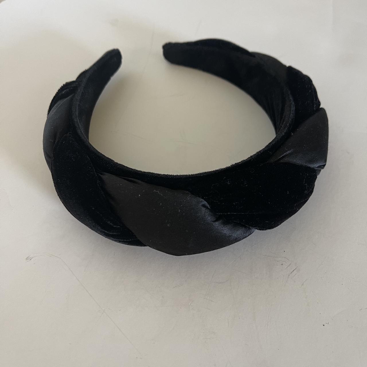 Medium satin stylish hair bonnet with a black band - Depop