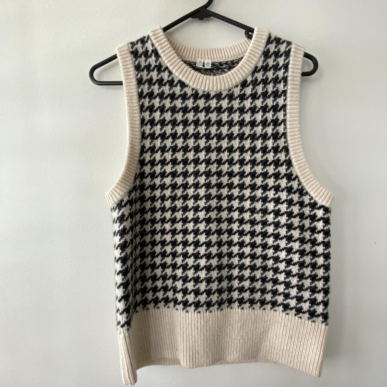 Uni-qlo black white gingham check knit vest S (fits... - Depop