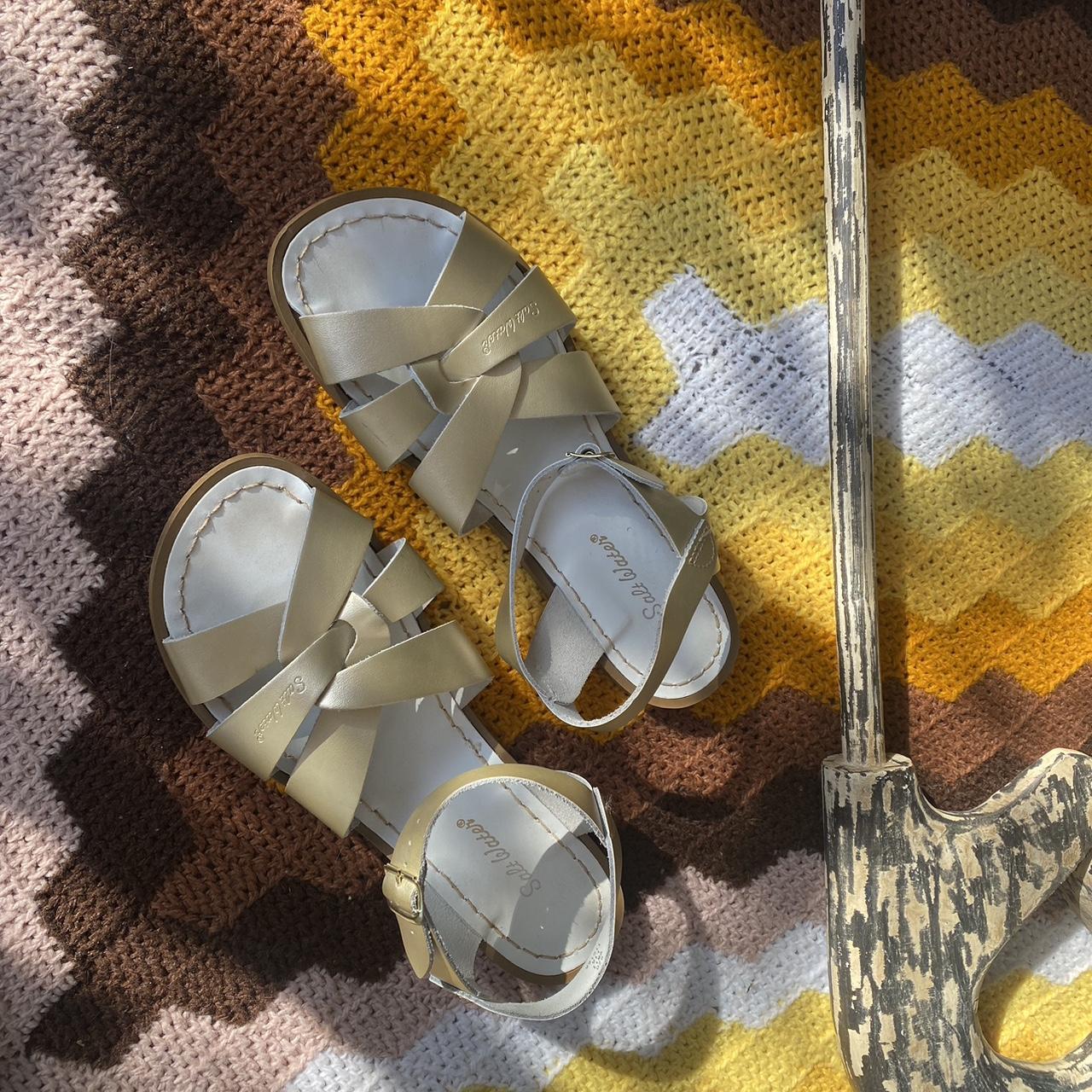 crupon sandals barefoot