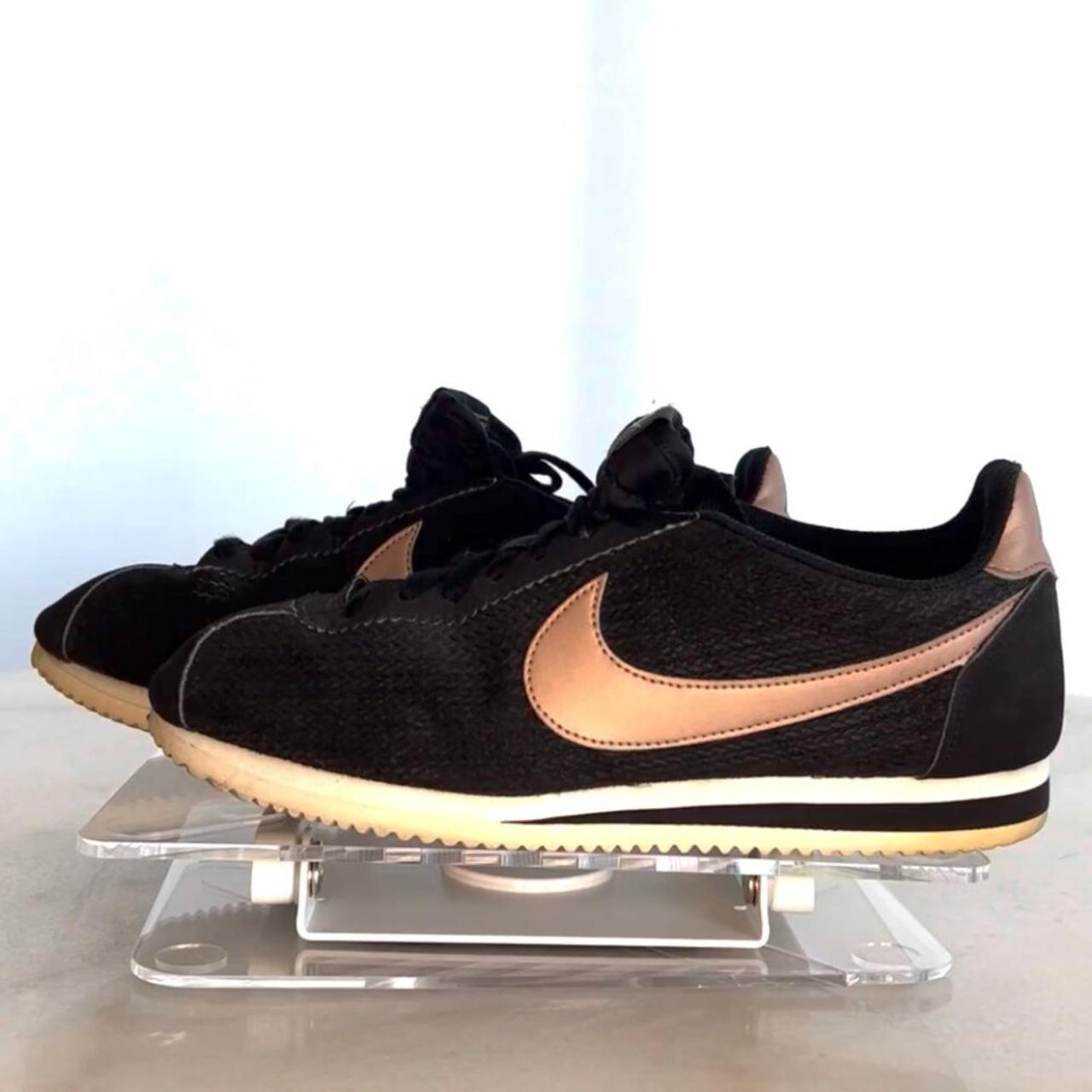 Black and rose gold nike trainers hotsell