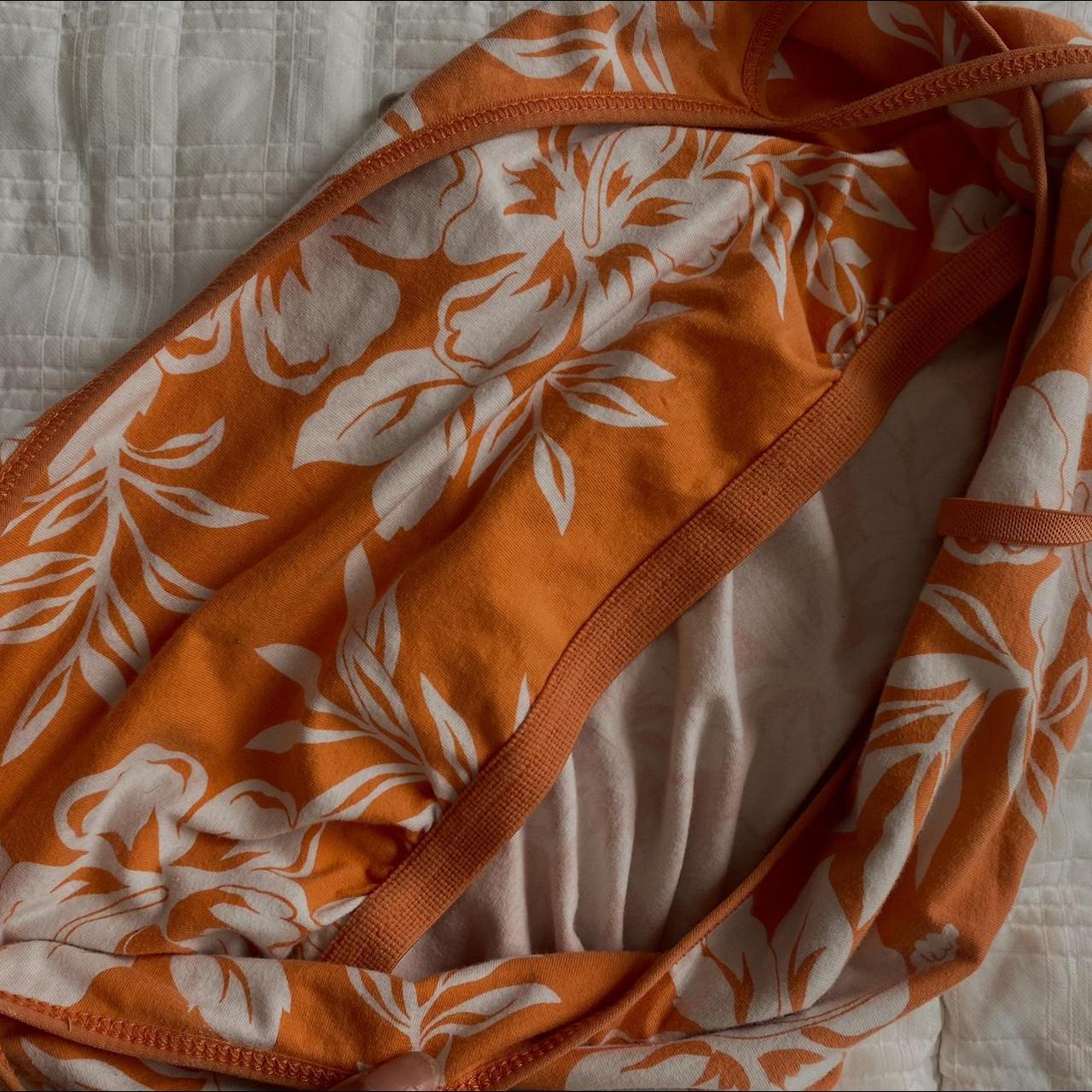 coconut girl hawaii floral primo cami {medium large} Depop