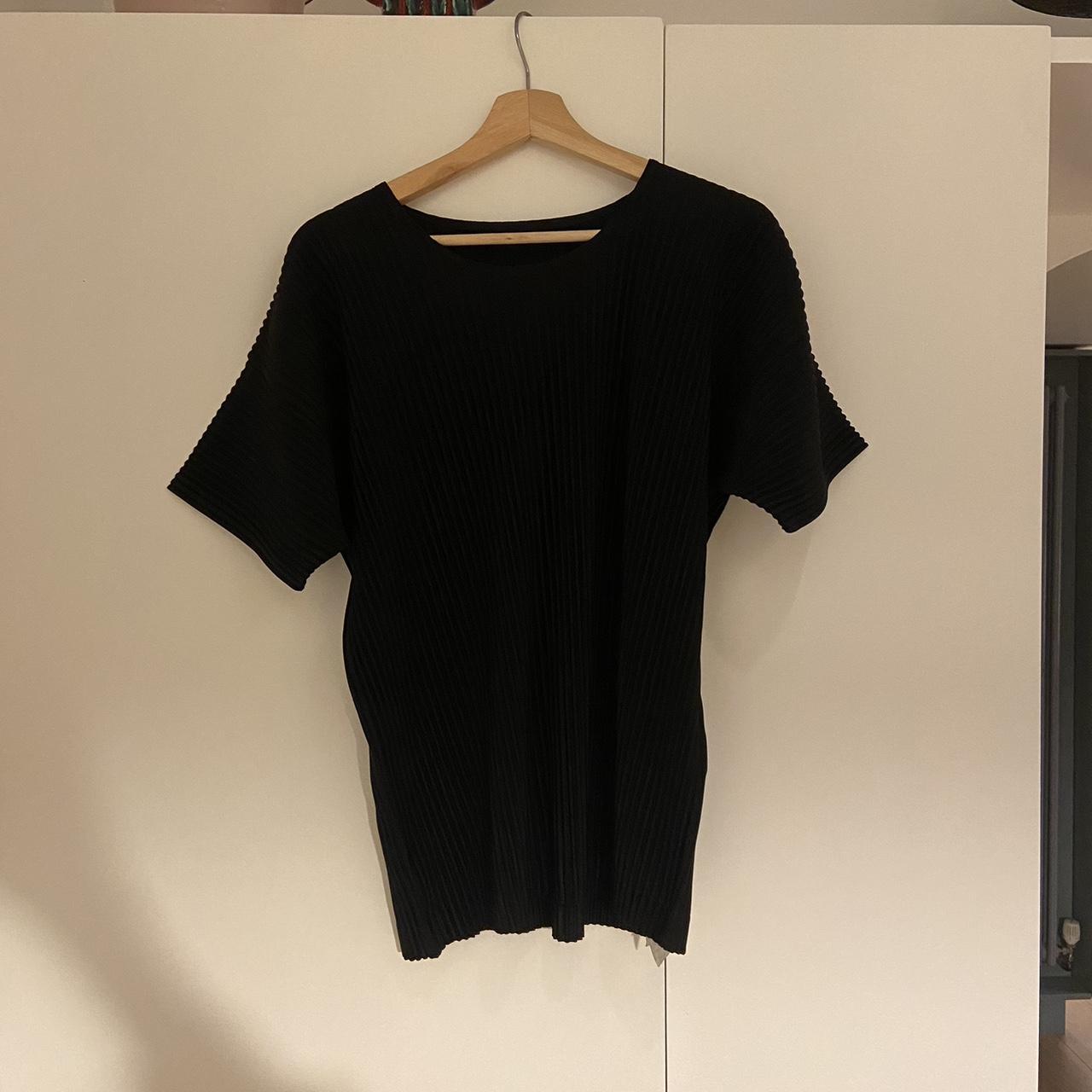 Issey Miyake Men's Black T-shirt | Depop