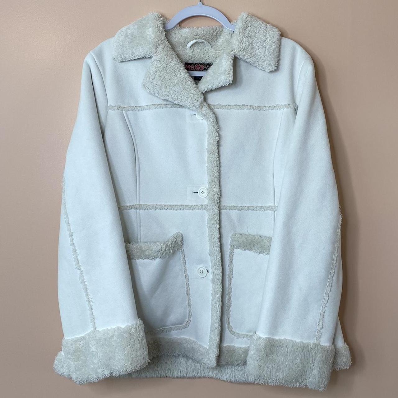 white mudd brand coat with fur lining and fur sleeve... - Depop