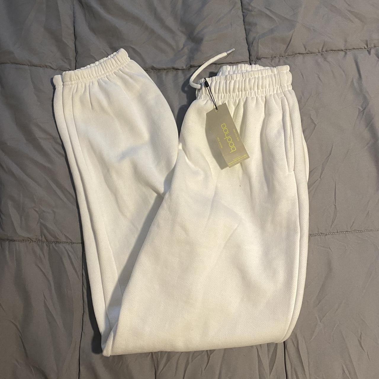 ☮︎ FREE SHIPPING! ) ☮︎basic white boohoo... Depop