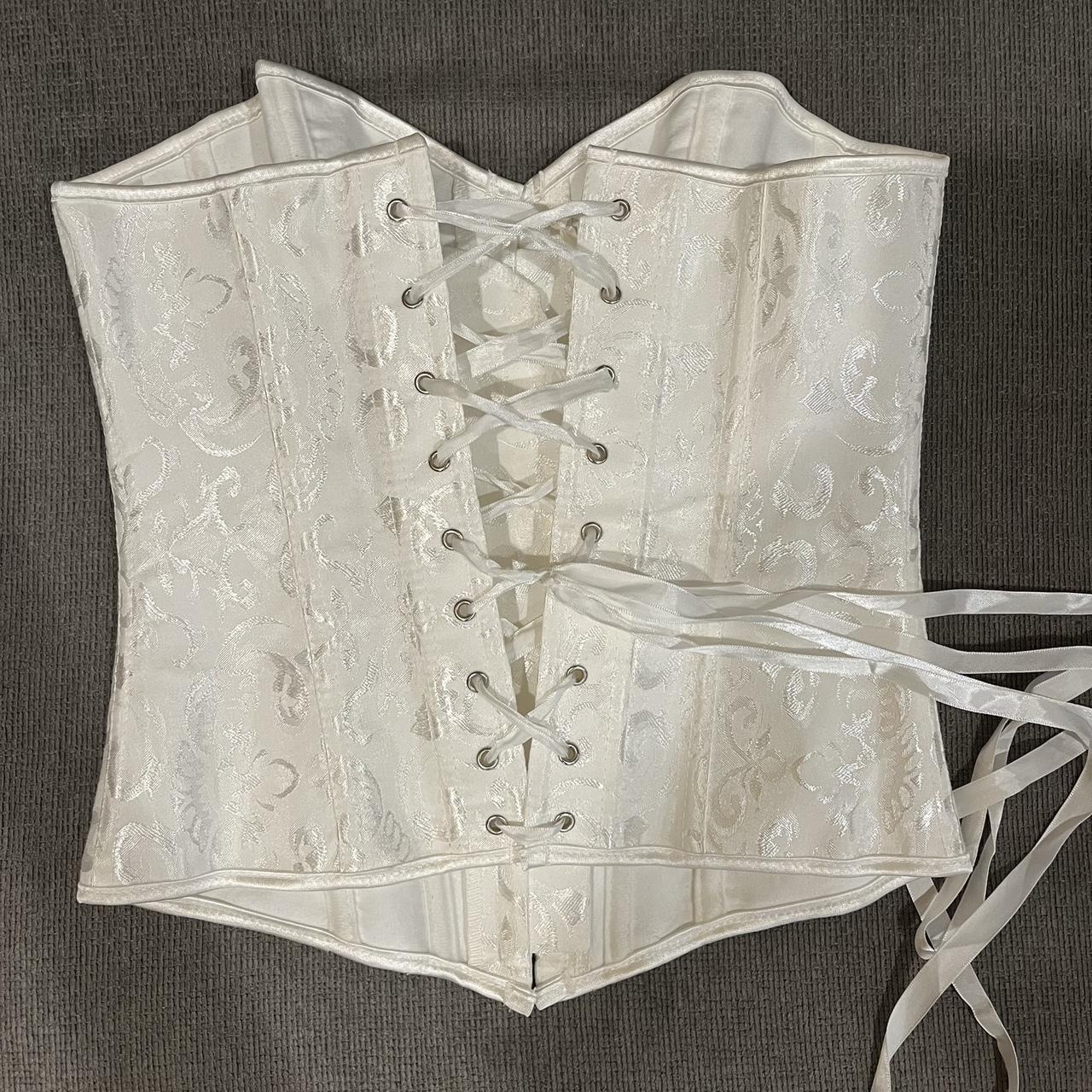 Floral design corset 🤍 Depop