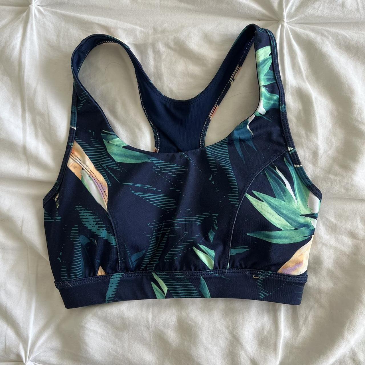 Navy blue sports bra size Medium but best fits size... - Depop
