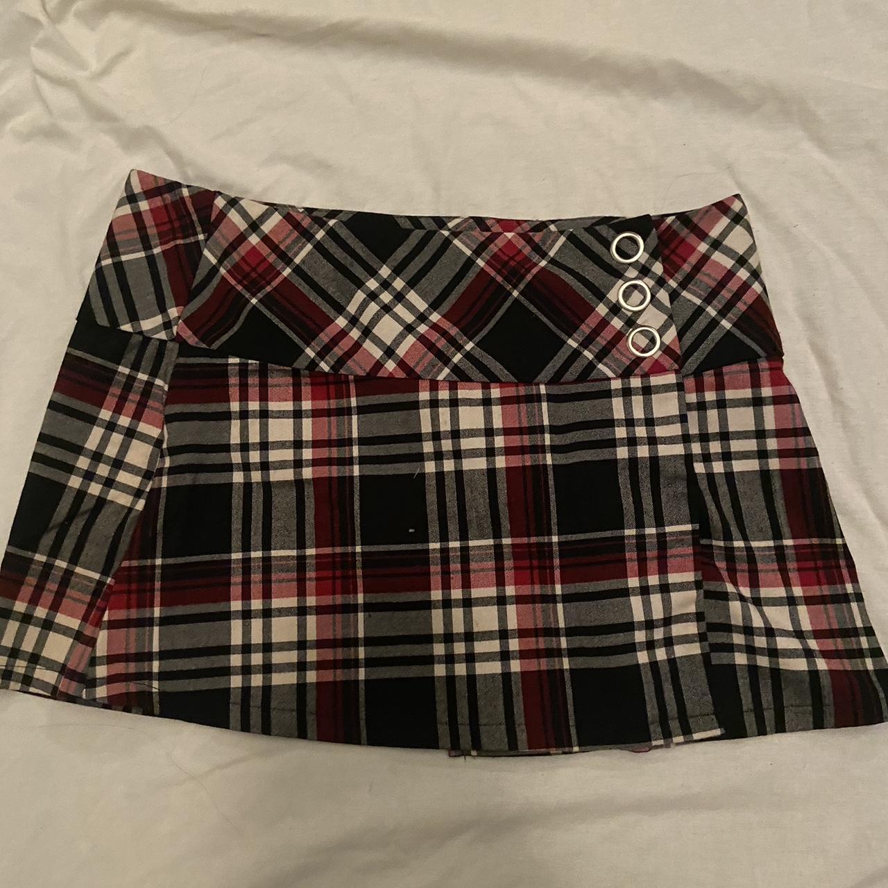 Early 2000s ultra mini skirt size 4 #2000s #preppy #y2k - Depop