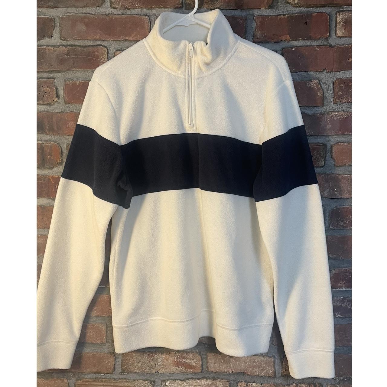 Gap Men's White and Navy Jumper Depop