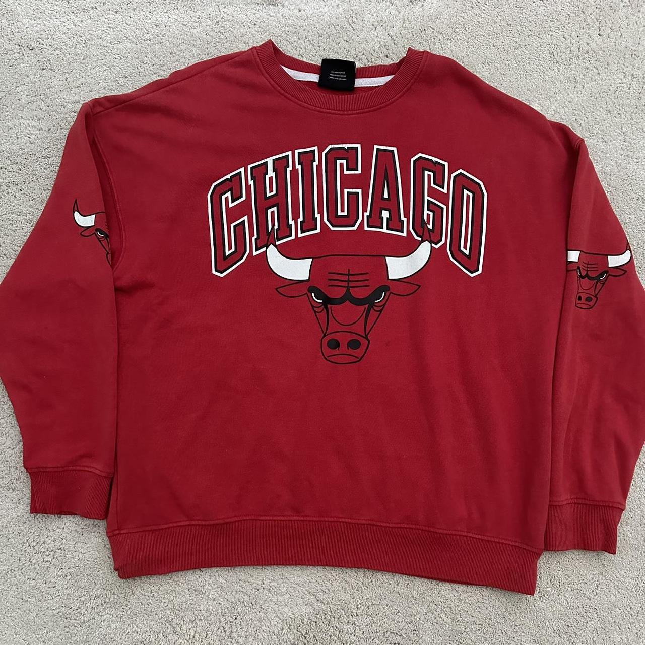 Chicago bulls vintage crewneck! Size: XL Color: red - Depop
