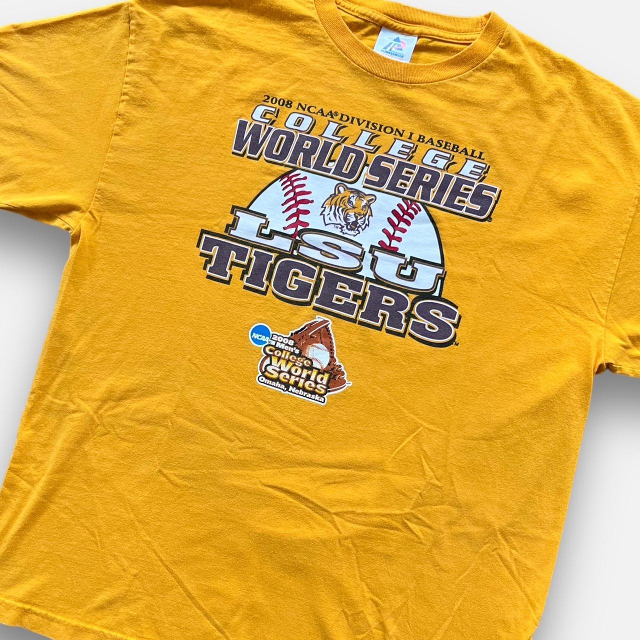 MLB Men's Yellow Tshirt Depop