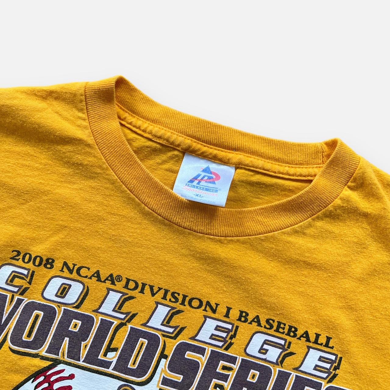 MLB Men's Yellow Tshirt Depop