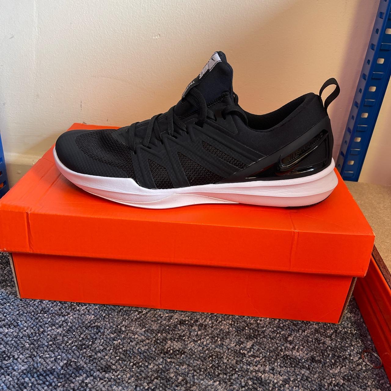 black and white mens nike trainers