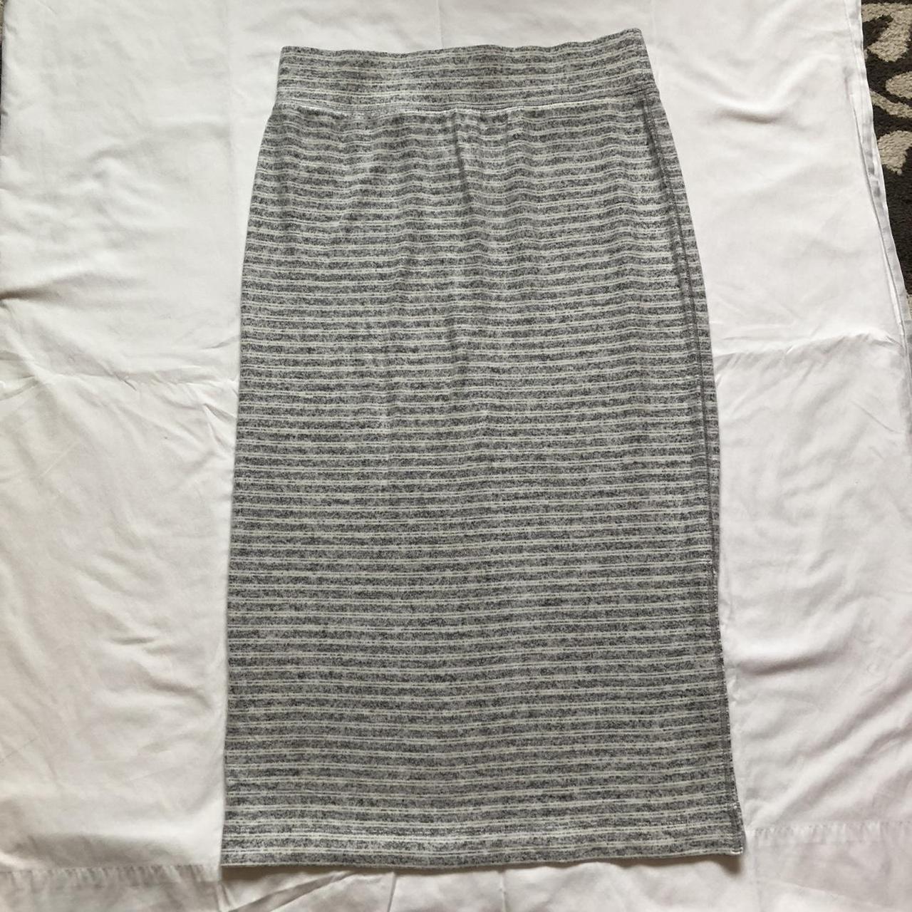 Lou & Grey Women's Grey Skirt | Depop