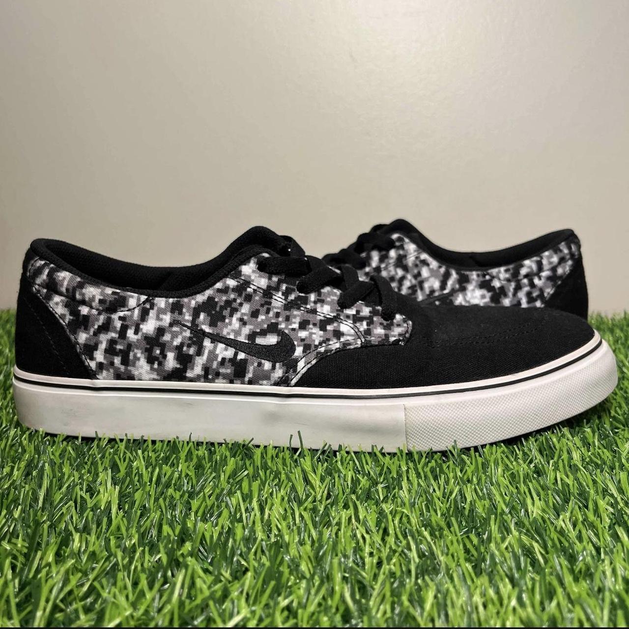 nike mens sb charge low sneaker