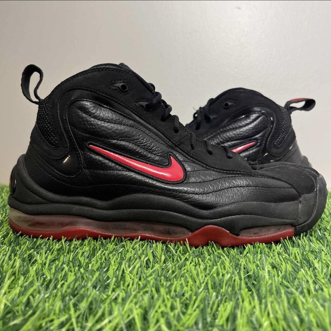 Uptempo '95 trainers shop in black and red