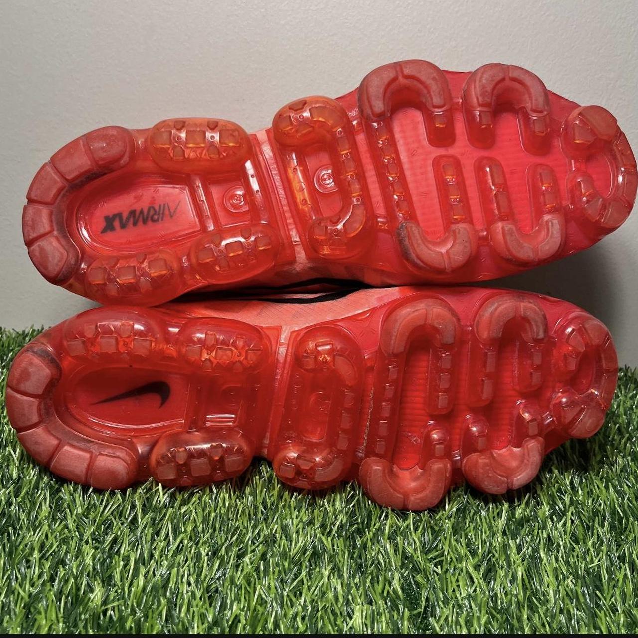 vapor max red bottom