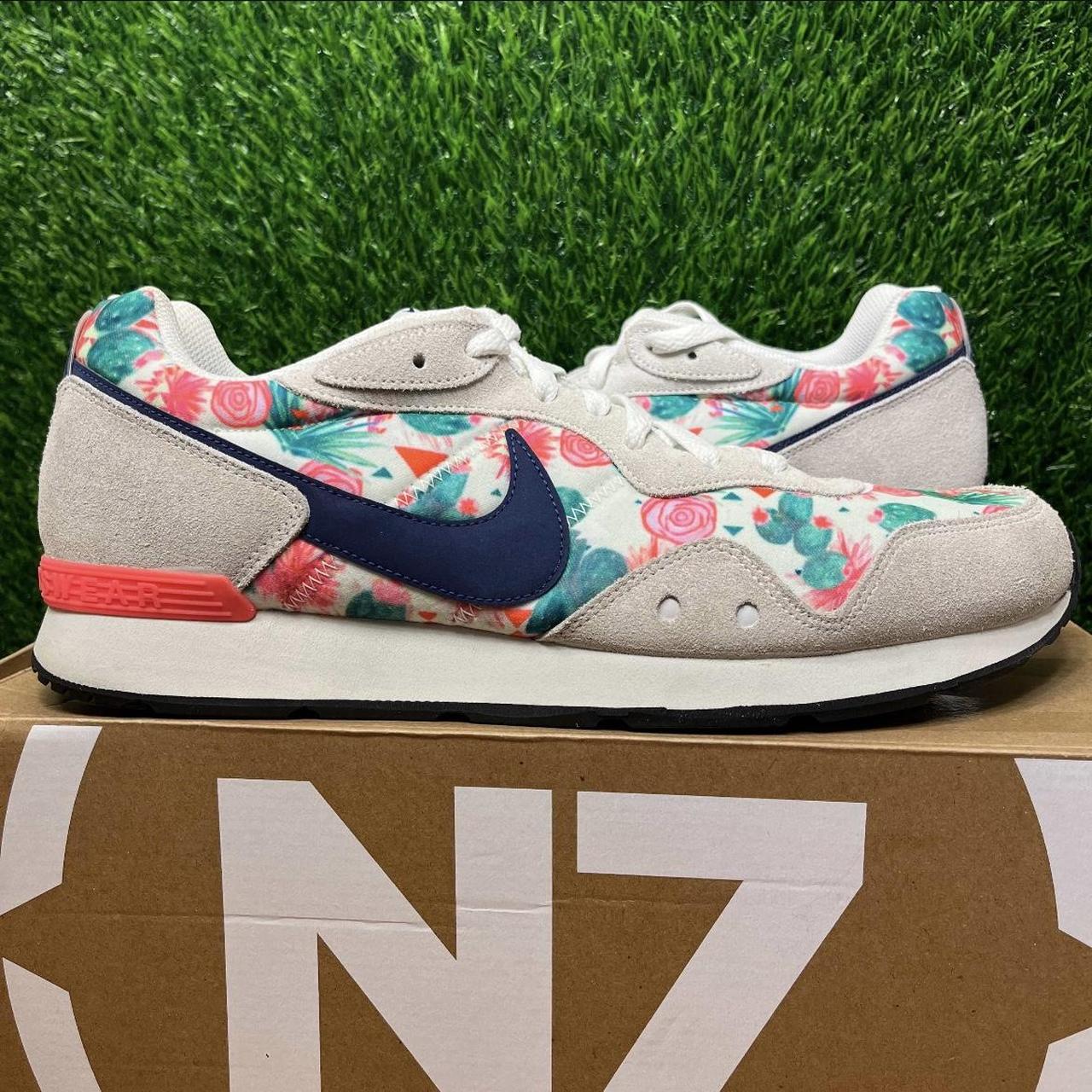 Nike Venture Runner N7 Spruce Aura Floral Rose