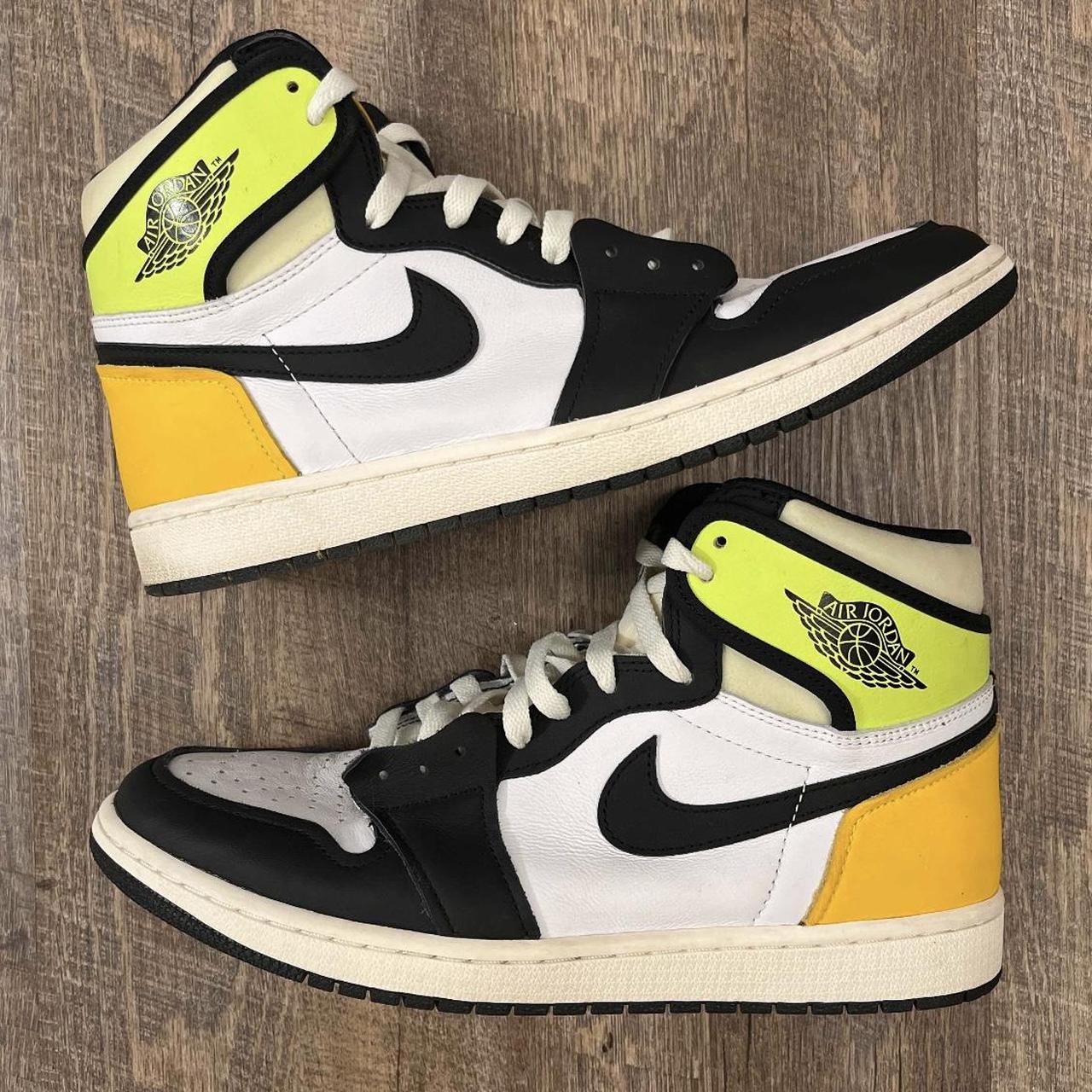 Air jordan 1 retro high shops yellow and black