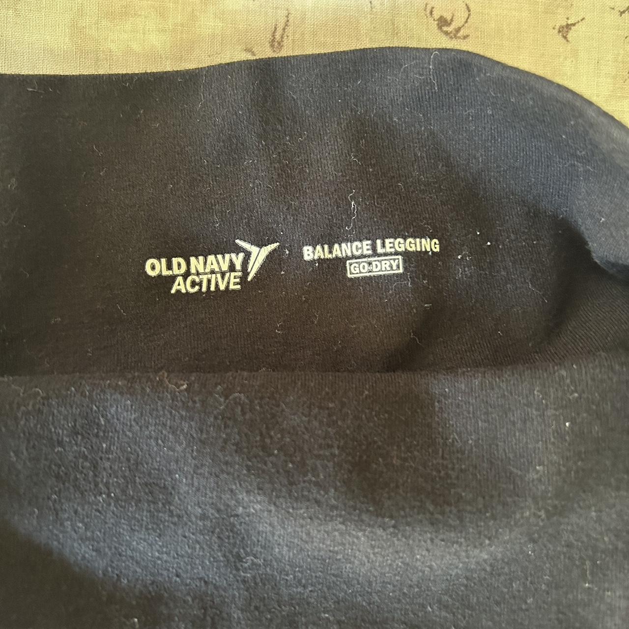 Old Navy Active 3/4 Cropped Black and White - Depop