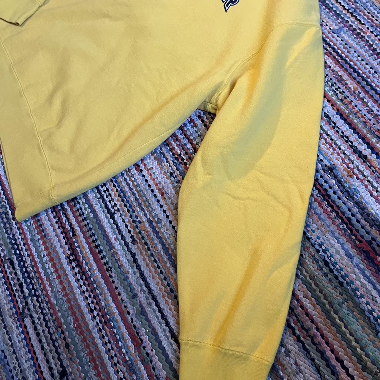 Hollister discount yellow sweatshirt