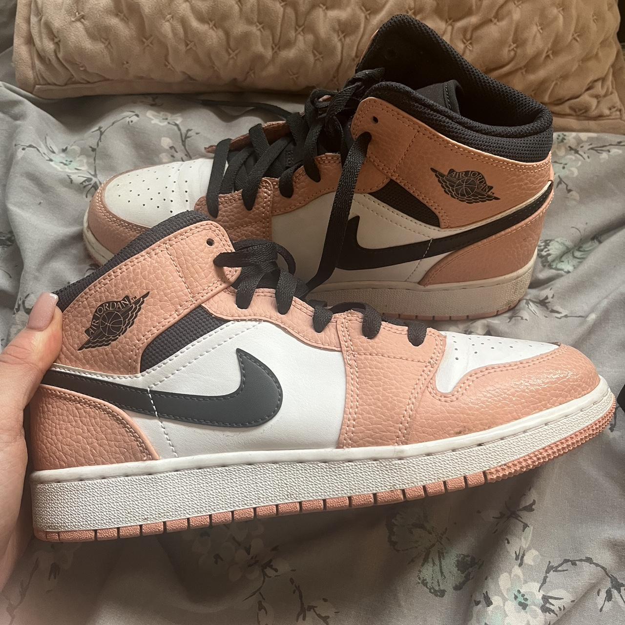 womens jordan 1s mid