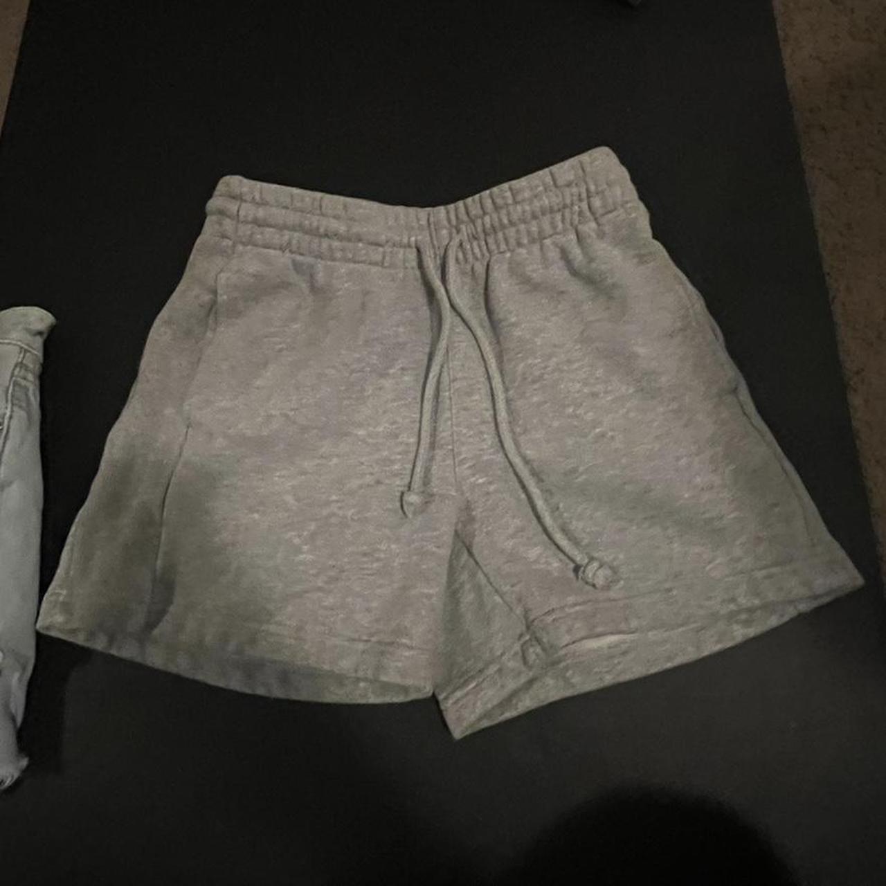 Aritzia TNA sweatshorts heather gray 5”, don’t fit... - Depop