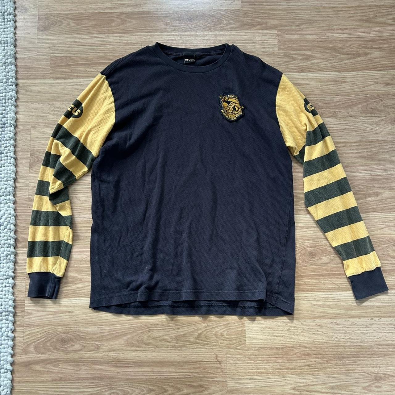 item listed by _santascloset_