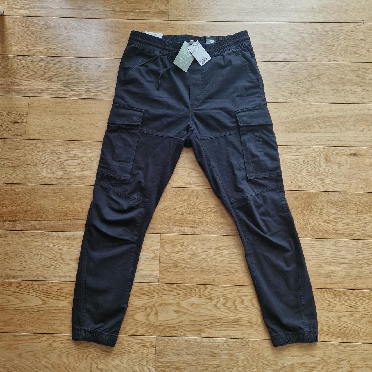 H&M tapered cargo pants in black Slim tapered fit at... - Depop