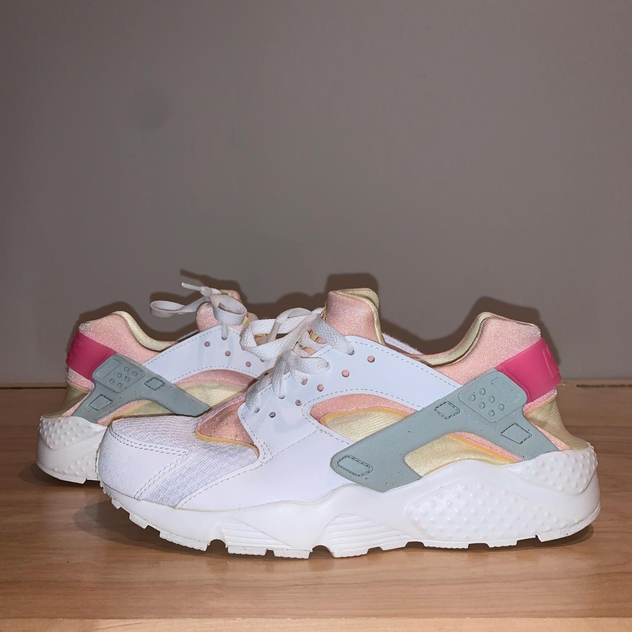 Nike huarache run outlet rose pink trainers