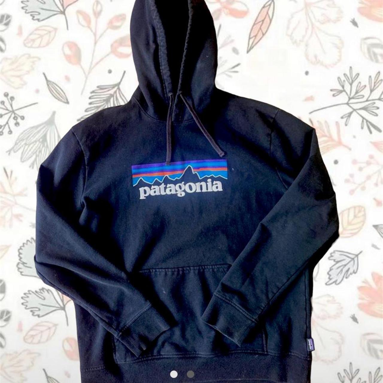 Large Patagonia Pull over hoodie , No rips , tears 