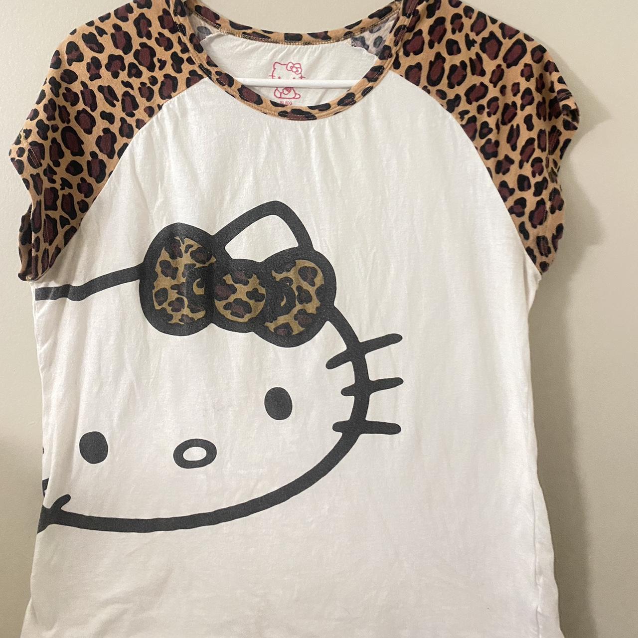 Hello Kitty Women's T-shirt | Depop