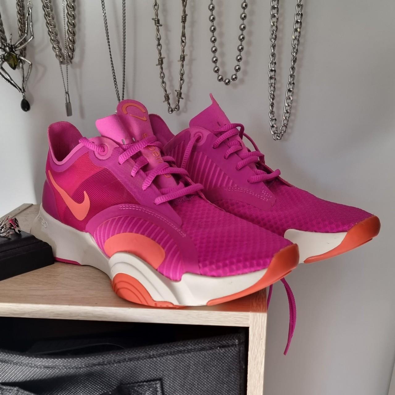 jd pink nike trainers