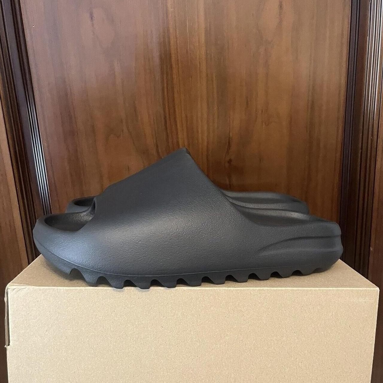 Yeezy Men's Black Slides | Depop