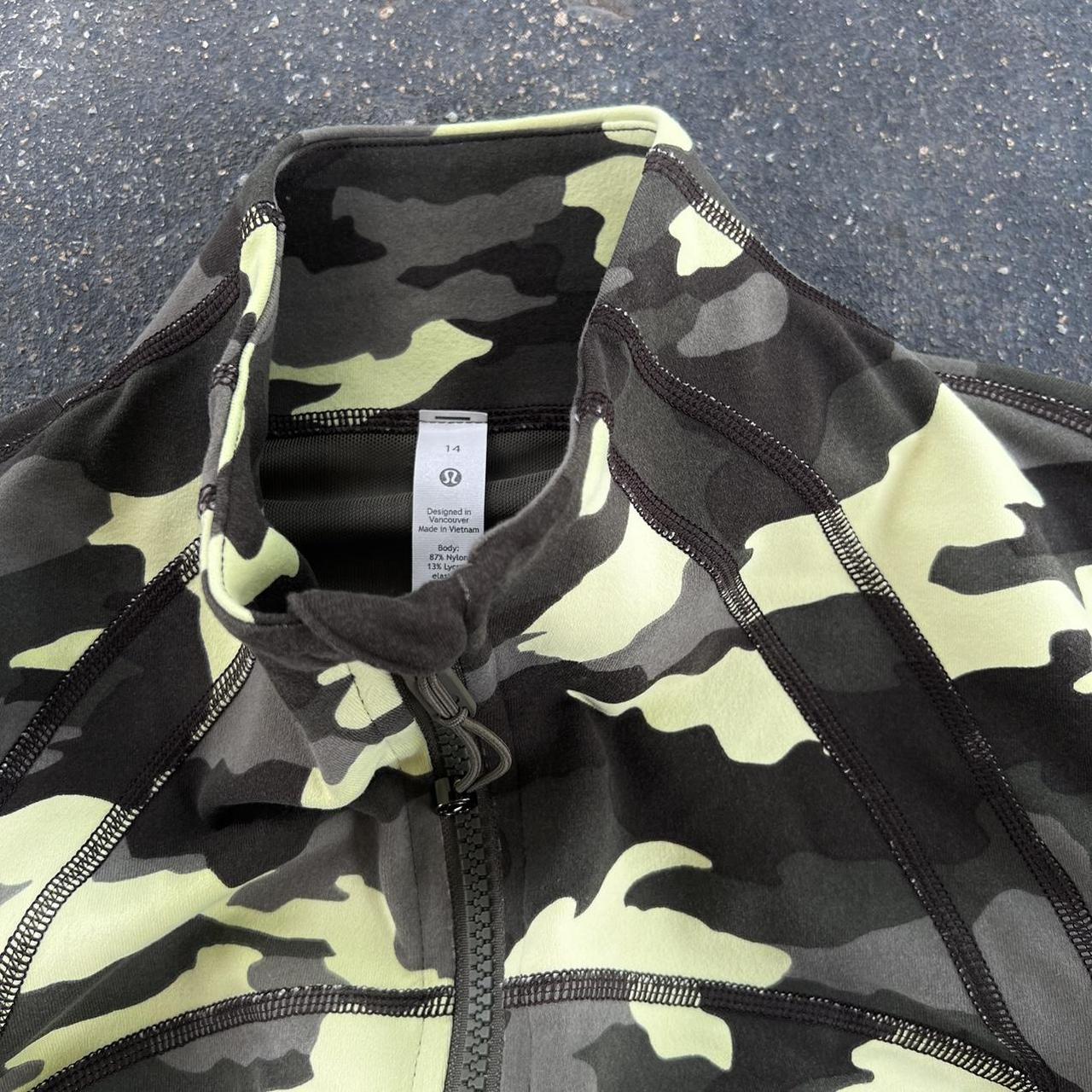 Lululemon FORME shops jacket camo